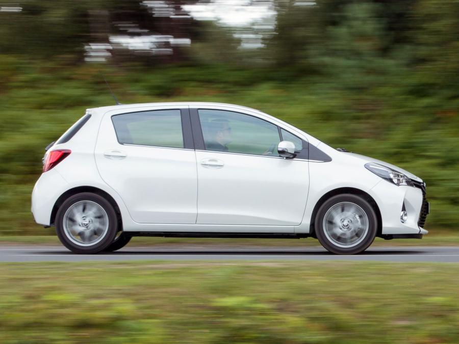  Toyota Yaris 5-Door 2014 года  (UK) (фото 31 из 38)